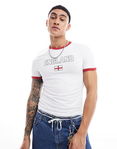 T-shirt attillata stile football con stampa dell'Inghilterra - ASOS DESIGN - Modalova
