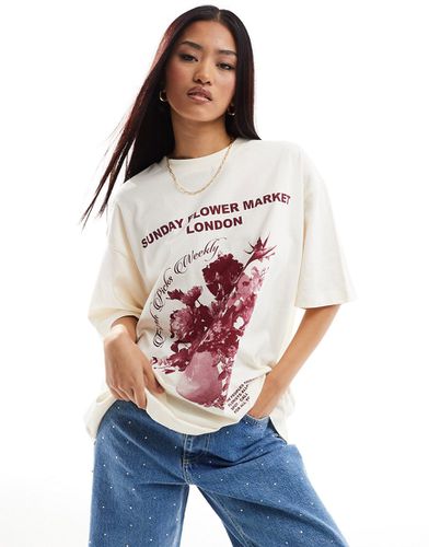 T-shirt boyfriend color crema con stampa di fiori - ASOS DESIGN - Modalova