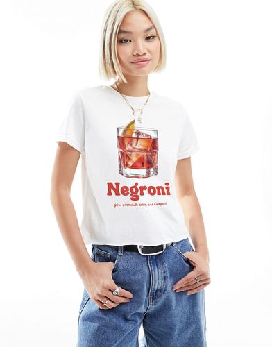 T-shirt corta bianca con grafica di drink "Negroni" - ASOS DESIGN - Modalova