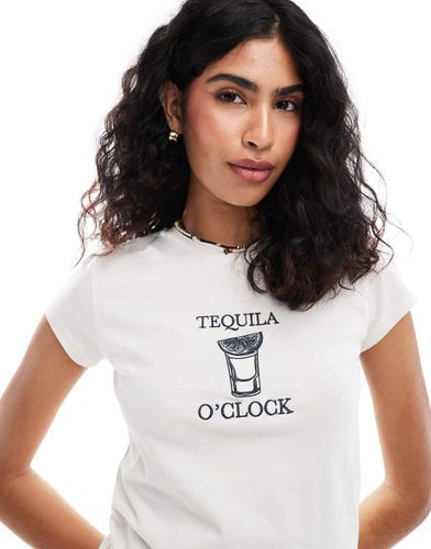 T-shirt corta bianca con grafica di drink "Tequila" - ASOS DESIGN - Modalova