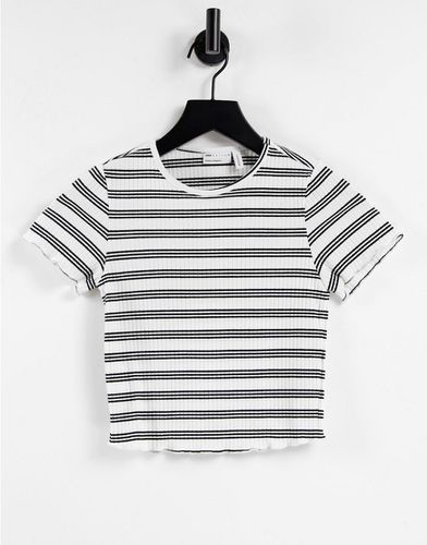 T-shirt corta bianca e nera a righe con bordi ondulati - ASOS DESIGN - Modalova