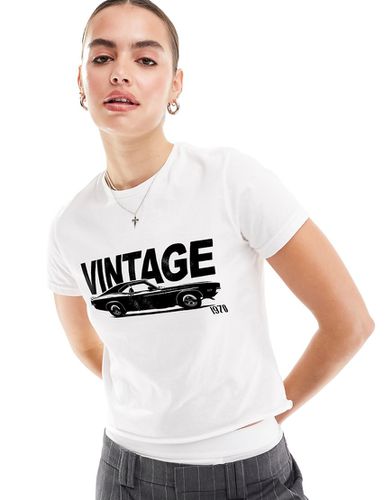 T-shirt mini bianca con grafica vintage con automobile - ASOS DESIGN - Modalova