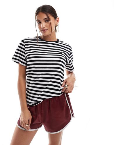 T-shirt nera e bianca a righe - ASOS DESIGN - Modalova