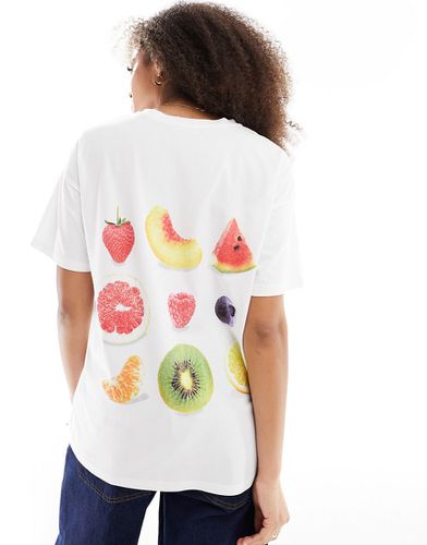 T-shirt oversize bianca con stampa applicata di frutta sul retro - ASOS DESIGN - Modalova