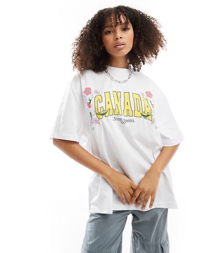 T-shirt oversize bianca con scritta "Canada" e fiori ricamati - ASOS DESIGN - Modalova