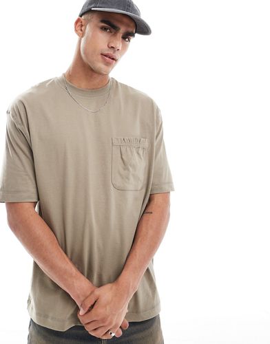 T-shirt oversize con tasca, color kaki - ASOS DESIGN - Modalova