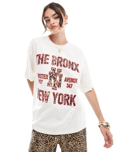 T-shirt oversize crema con grafica "NYC Bronx" - ASOS DESIGN - Modalova