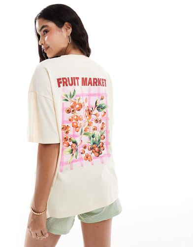 T-shirt oversize écru con grafica con bacche - ASOS DESIGN - Modalova