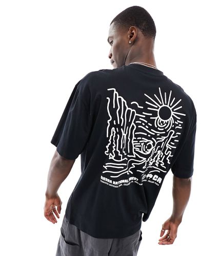 T-shirt oversize nera con stampa di paesaggio sulla schiena - ASOS DESIGN - Modalova