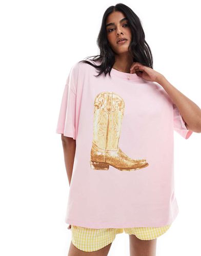 T-shirt oversize tenue con grafica di stivali da cowboy - ASOS DESIGN - Modalova