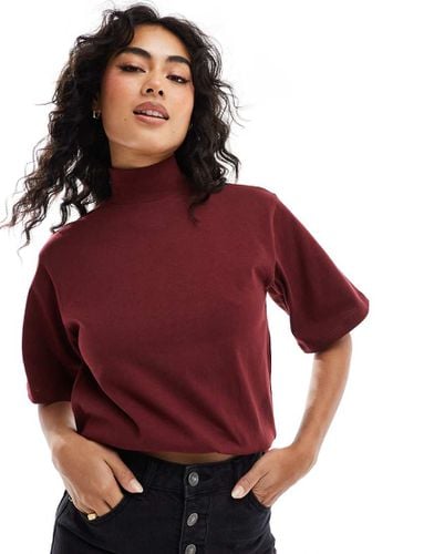 T-shirt squadrata bordeaux con scollo a imbuto - ASOS DESIGN - Modalova