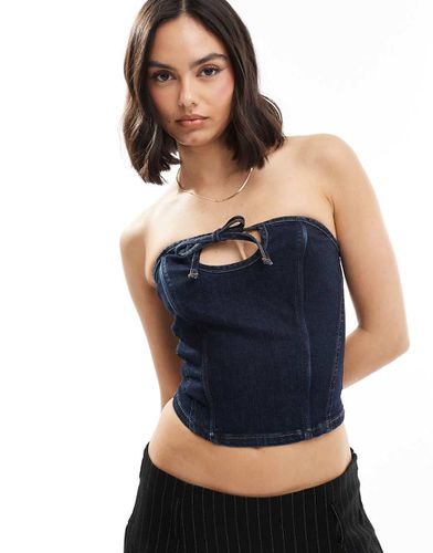 Top a fascia in denim indaco con cut-out - ASOS DESIGN - Modalova