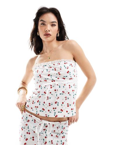 Top a fascia in pizzo con nastro e stampa di ciliegie - ASOS DESIGN - Modalova