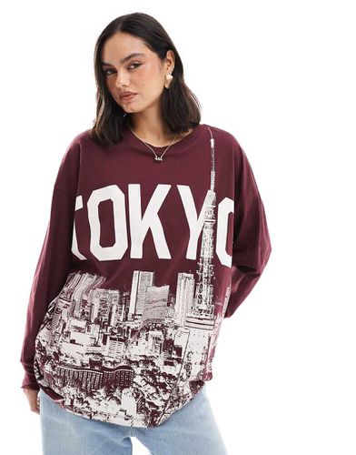 Top a maniche lunghe bordeaux con stampa di skyline - ASOS DESIGN - Modalova