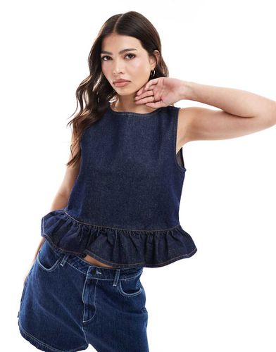 Top indaco in denim con volant sul fondo - ASOS DESIGN - Modalova