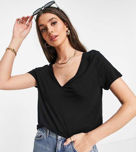 ASOS DESIGN Tall - T-shirt comoda con scollo a V nera - ASOS Tall - Modalova