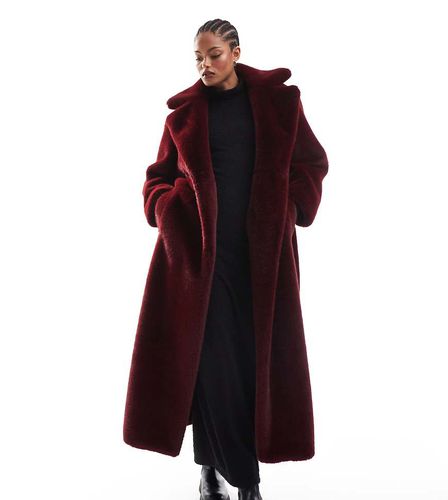 ASOS DESIGN Tall - Cappotto taglio lungo bordeaux in pelliccia sintetica con cintura - ASOS Tall - Modalova