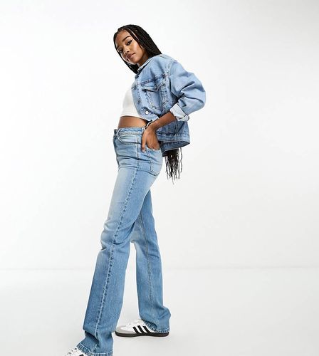 Tall - Jeans comfort stretch dritti lavaggio medio - ASOS DESIGN - Modalova