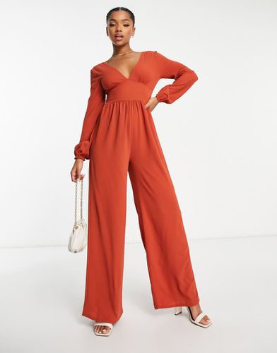 Tuta jumpsuit a maniche lunghe in crêpe arricciato color ruggine con bottoni sulla schiena - ASOS DESIGN - Modalova