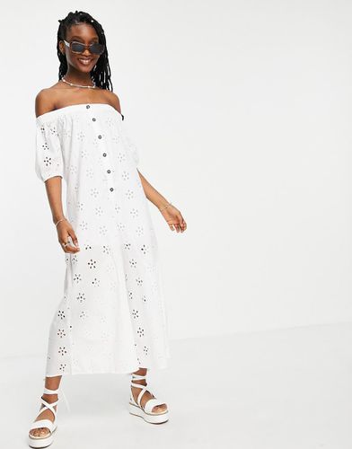 Tuta jumpsuit con spalle scoperte in pizzo con bottoni e maniche a sbuffo - ASOS DESIGN - Modalova