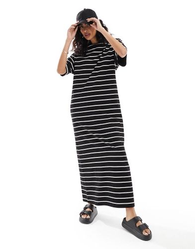 Vestito T-Shirt oversize al polpaccio nero e bianco a righe - ASOS DESIGN - Modalova