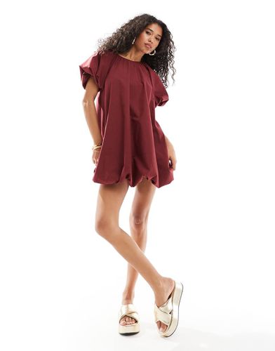 Vestito corto stile grembiule bordeaux a palloncino - ASOS DESIGN - Modalova