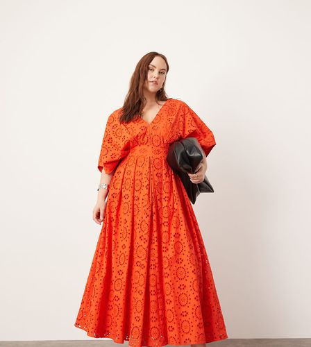 Curve - Vestito midi in pizzo con maniche ampie e scollo profondo rosso - ASOS EDITION - Modalova