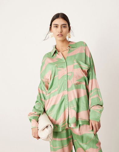 Camicia oversize a maniche lunghe con stampa verde e rosa in coordinato - ASOS EDITION - Modalova