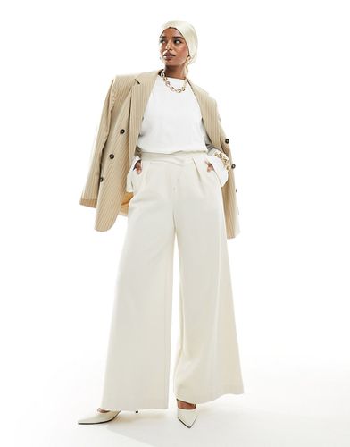 Pantaloni premium con fondo ampio in jersey crema testurizzato con fascia in vita asimmetrica - ASOS EDITION - Modalova