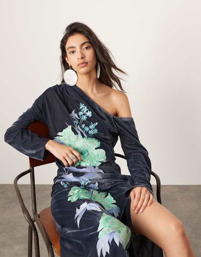 Vestito midi a maniche lunghe grigio in velluto con ricamo a fiori e spalla scoperta - ASOS EDITION - Modalova