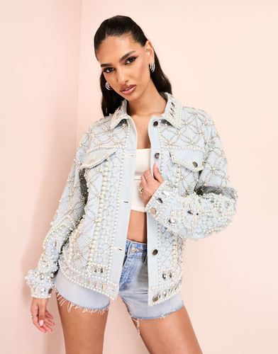 Giacca di jeans premium decorata lavaggio medio con dettagli con strass incastonati e perle - ASOS Luxe - Modalova