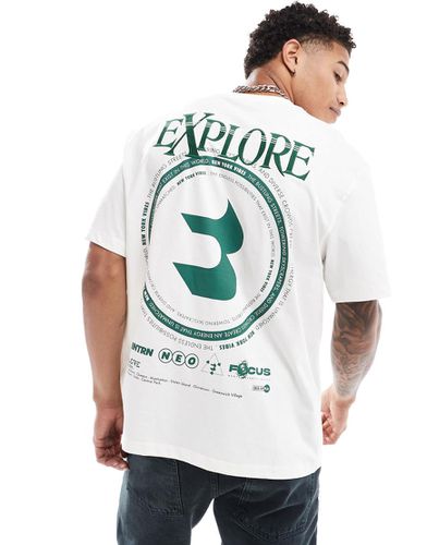 T-shirt bianca con stampa "Explore" sul retro - Bershka - Modalova