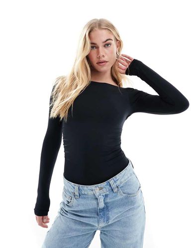 Body aderente con dettaglio arricciato - Bershka - Modalova