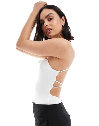 Body con scollo dritto in tessuto stropicciato - Bershka - Modalova