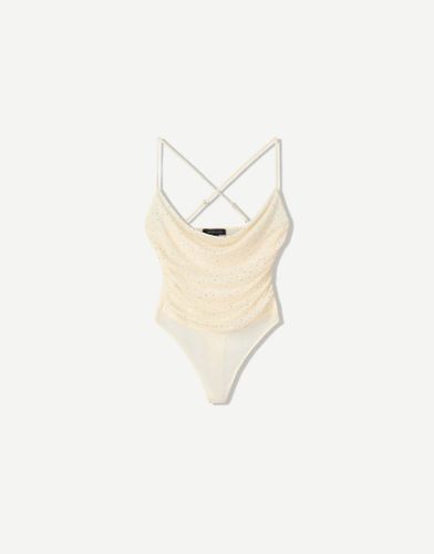 Body en tulle à bretelles avec strass - Crème - Bershka - Modalova