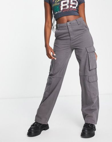 Pantaloni cargo scuro con coulisse in vita - Bershka - Modalova