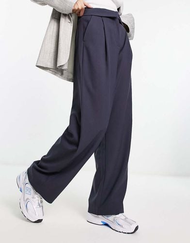 Pantaloni sartoriali con vita risvoltata petrolio con pinces - Bershka - Modalova