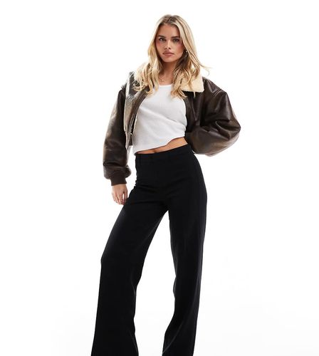 Petite - Pantaloni sartoriali neri - Bershka - Modalova