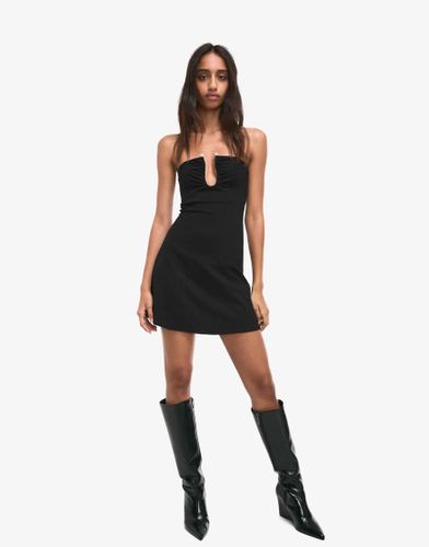 Robe courte avec encolure scintillante - Bershka - Modalova
