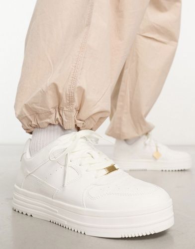 Sneakers stringate bianche con suola spessa - Bershka - Modalova