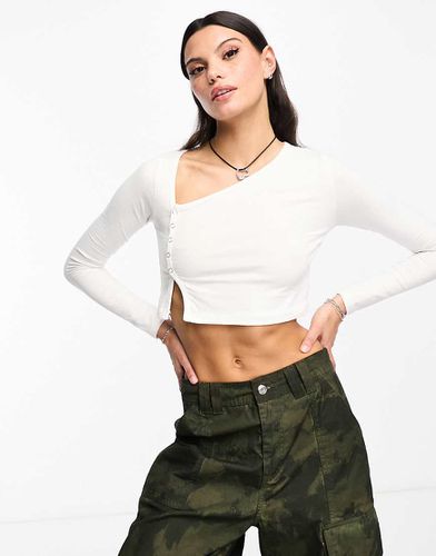 Crop top aderente asimmetrico con bottoni sul davanti - Daisy Street - Modalova