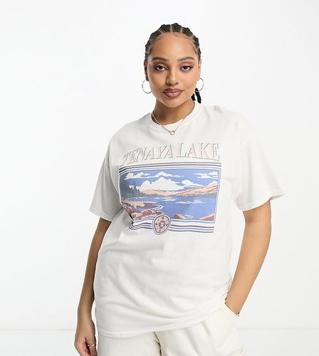 T-shirt comoda con stampa grafica rétro di lago - Daisy Street Plus - Modalova
