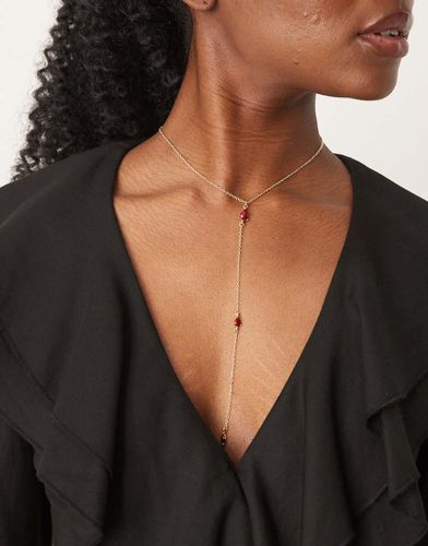 Collana stile lariat dorata con cristalli rossi - DesignB London - Modalova