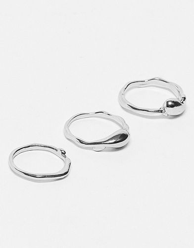 Confezione da 3 anelli argentati effetto fuso - DesignB London - Modalova