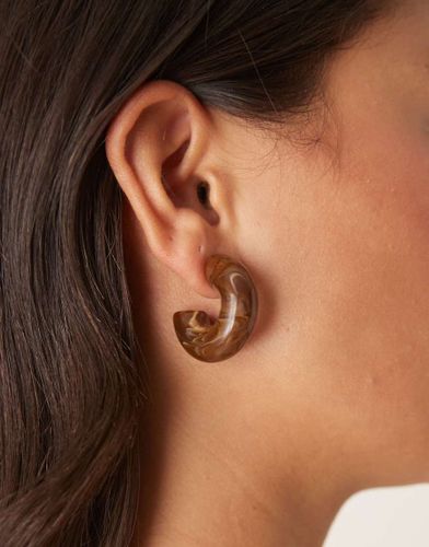 Créoles chunky en résine - Marron - Designb London - Modalova