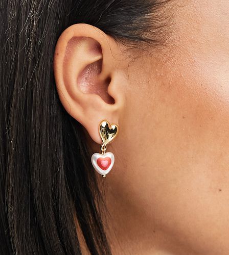 Orecchini a bottone a forma di cuore color con perle - DesignB London - Modalova