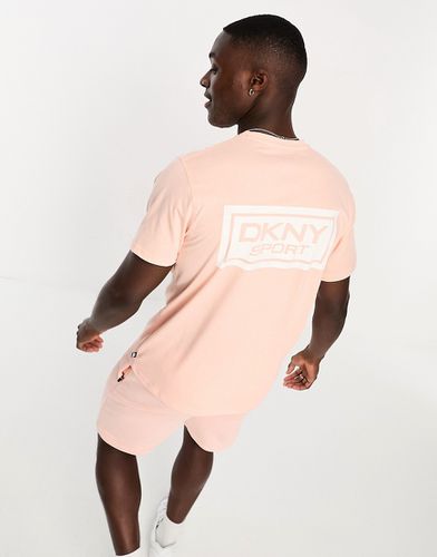 DKNY - T-shirt con logo grande color pesca - DKNY Active - Modalova