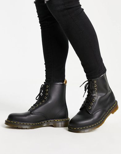 Vegan 1460 - Stivaletti stringati neri con 8 paia di occhielli - Dr Martens - Modalova