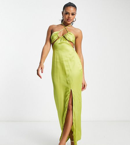 Esclusiva x Yasmin Davenport - Vestito lungo in raso color lime con bustino con cut-out e dettaglio arricciato - In The Style - Modalova