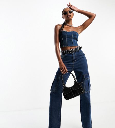 Esclusiva - Jeans cargo a fondo ampio scuro in coordinato - In The Style - Modalova